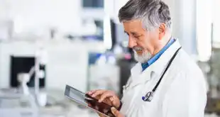 Médico analisa os dados de estudo recente sobre o uso de denervação renal em Fibrilação Atrial.