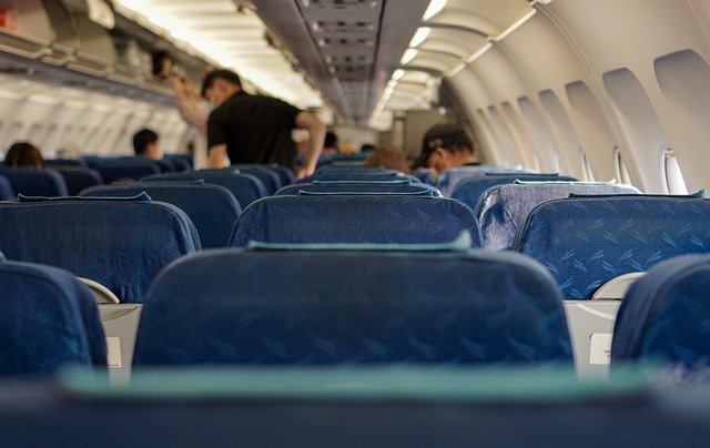 transmissão de covid-19 em avião