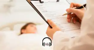 médico com prancheta após PCR em gestante