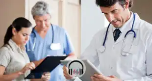 médicos consultando sobre novembro azul e cancer de próstata