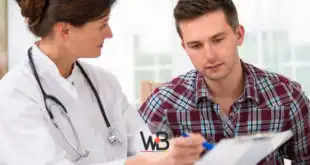 médica explicando sobre hipertensão para paciente