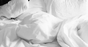 cama vazia de pessoa com hipersonia idiopática